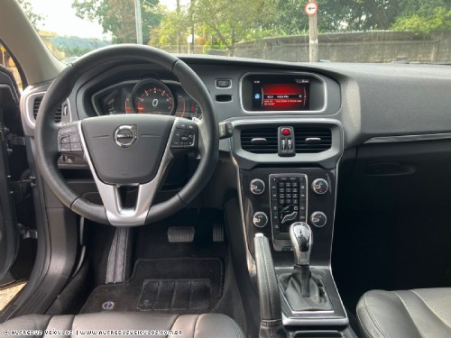 Volvo V40 2.0 T4 MOMENTUM  2018/2019